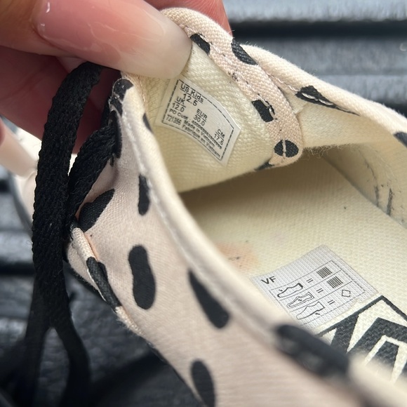 Vans - Picture 3 of 3